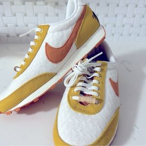 NIKE DAYBREAK SE SUNCLUB
